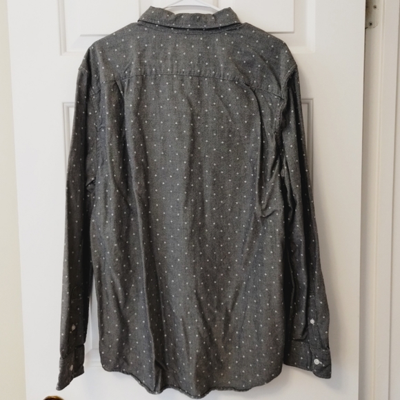 American Eagle diamond geo print button down shirt - Picture 4 of 9